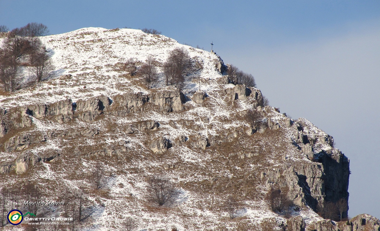 12 Zoom sulla Croce del Pizzo Grande, altro luogo dal bellissimo panorama....JPG